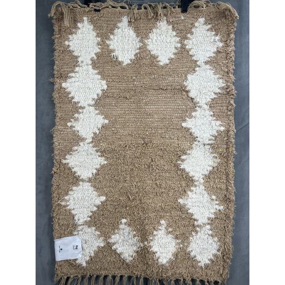 Urban Outfitters Diamond Border Woven Cozy Shag Rag Rug 2 x 3 Foot Beige White - Picture 3 of 7